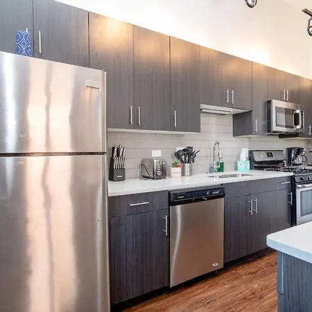 Mccormick Place 3br/2ba/optional Parking