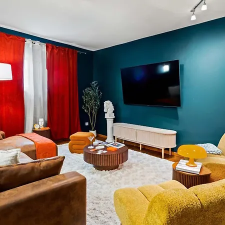 Pool Table, Pingpong, Arcade, 2-car Parking, 3 Floors Apartment *
