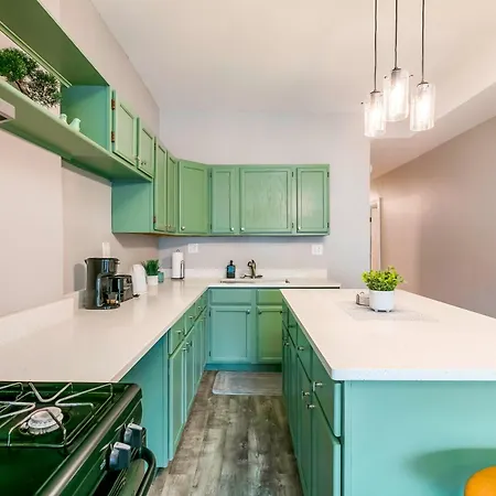 Logan Sq 4br - Free Parking - Near Nightlife & Dt Chicago