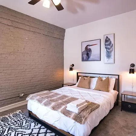 Apartment Mccormick 4br Huge Unit W/ Pool Table | Sleeps 10 Chicago