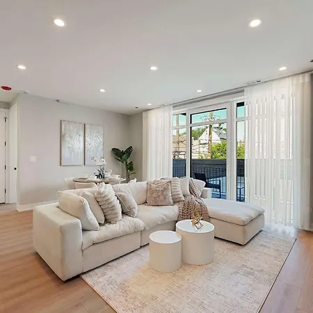 Apartment Modern By Med District With Parking & Laundry *