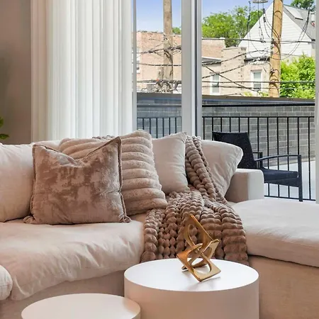 Modern By Med District With Parking & Laundry Chicago
