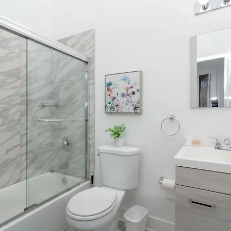 Mccormick Place 3br/2ba/optional Parking Apartment *