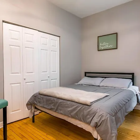 Logan Sq 4br - Free Parking - Near Nightlife & Dt Apartment *