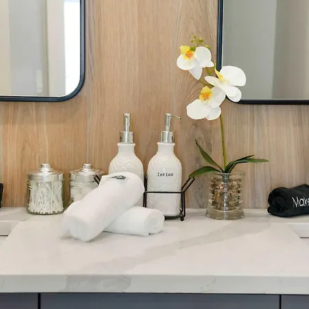 Modern By Med District With Parking & Laundry Chicago