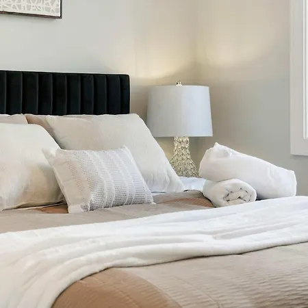 Apartment Modern By Med District With Parking & Laundry Chicago