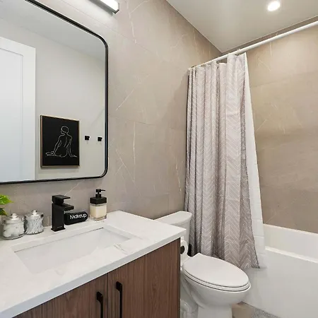 Apartment Modern By Med District With Parking & Laundry *