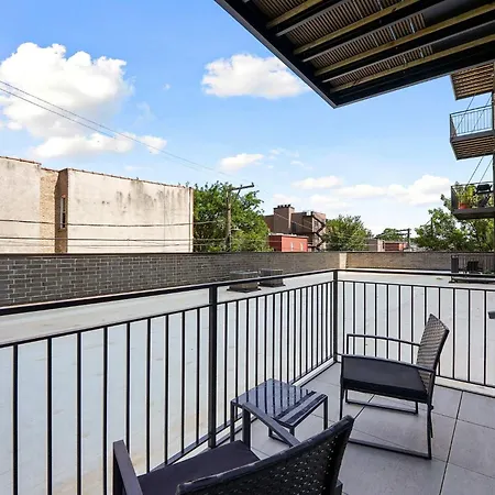 Modern By Med District With Parking & Laundry Chicago