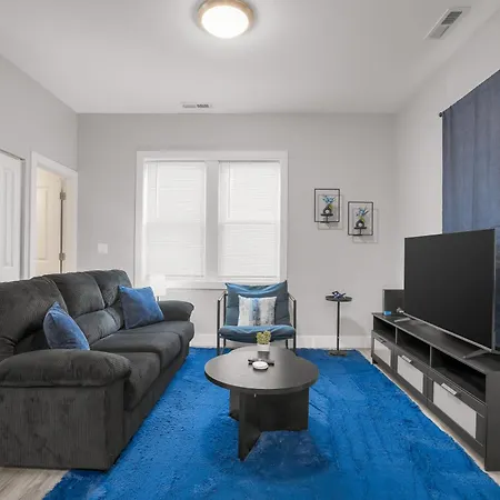 Apartment Comfortably Well-furnished 1br Unit In West Loop - Grand Rep *