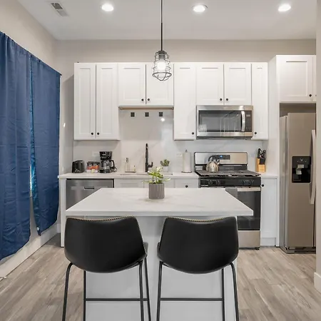Apartment Comfortably Well-furnished 1br Unit In West Loop - Grand Rep