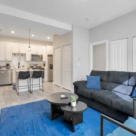 Comfortably Well-furnished 1br Unit In West Loop - Grand Rep *