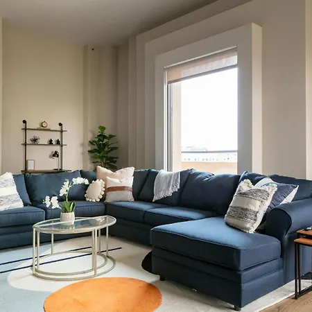Downtown Penthouse 11parking Gym Pvt Patio Apartment *