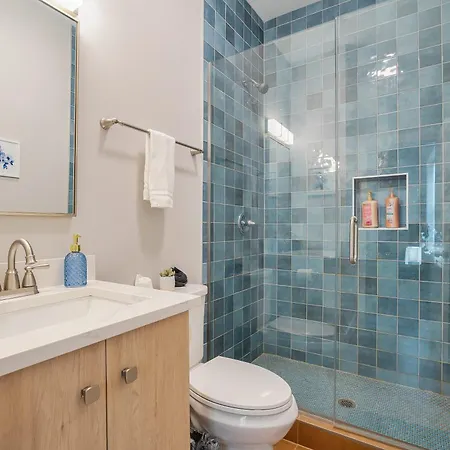Comfortably Well-furnished 1br Unit In West Loop - Grand Rep Apartment *