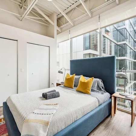 Downtown 3bd Penthouse Mich Views Gym #13 Apartment *