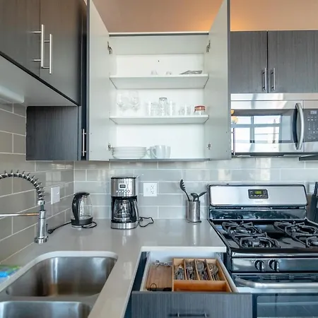 Apartment Convenient Cozy 2br Loft With Optional Parking For 8 Guests Near Mccormick Place, Soldier Field And Lakefront Trail *