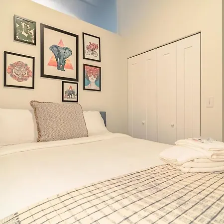 Cozy 2br South Loop With Optional Parking And Gym Near Mccormick Place, Public Transit & Hotspots *