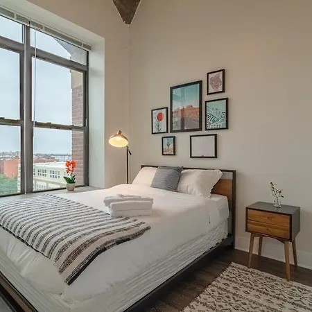 Cozy 2br South Loop With Optional Parking And Gym Near Mccormick Place, Public Transit & Hotspots Apartment