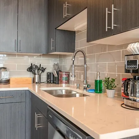 Cozy 2br South Loop With Optional Parking And Gym Near Mccormick Place, Public Transit & Hotspots *