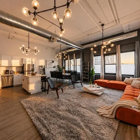 Luxury 6br Loft Perfect For 12 Guests With Skyline Views, Optional Parking And Gym Access Near Mccormick Place And Soldier Field * Chicago