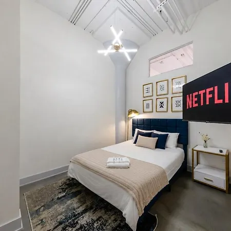 Luxury 6br Loft Perfect For 12 Guests With Skyline Views, Optional Parking And Gym Access Near Mccormick Place And Soldier Field Apartment