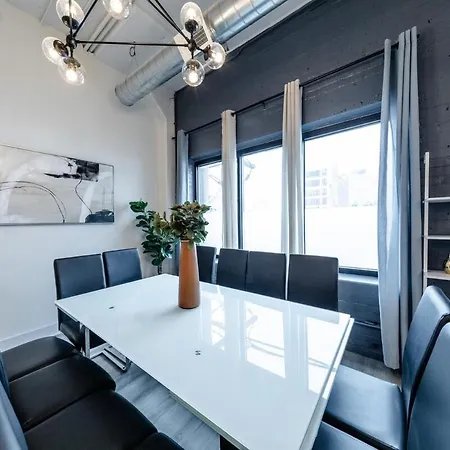 Apartment Luxury 6br Loft Perfect For 12 Guests With Skyline Views, Optional Parking And Gym Access Near Mccormick Place And Soldier Field Chicago