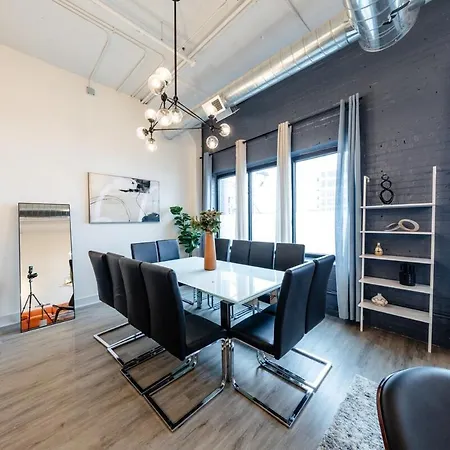 Luxury 6br Loft Perfect For 12 Guests With Skyline Views, Optional Parking And Gym Access Near Mccormick Place And Soldier Field Chicago