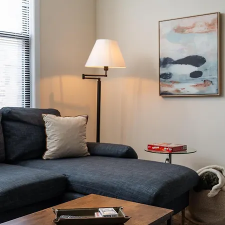 Apartment Flexhome Ukrainian Village • 2br • Walkable + Private Balcony - Sleeps 6 *