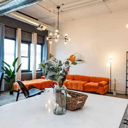 Apartment Luxury 6br Loft Perfect For 12 Guests With Skyline Views, Optional Parking And Gym Access Near Mccormick Place And Soldier Field *