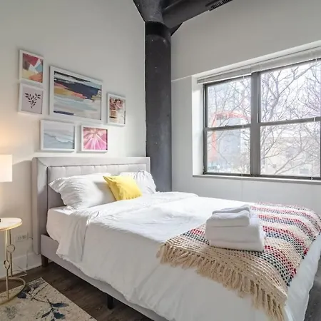 Apartment Mccormick Place Spacious 3br Family Heaven Sleeps 10 Guests With Optional Parking And Gym Access Near Downtown And Soldier Field