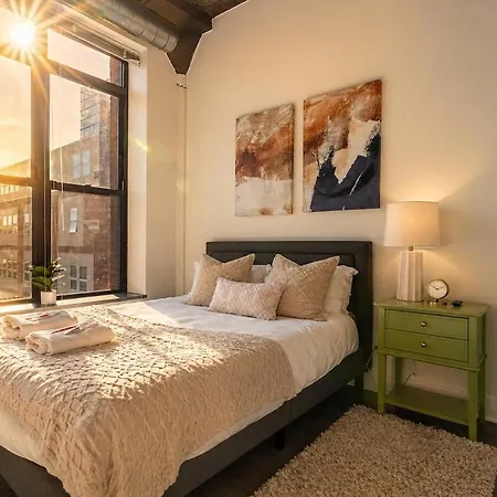 Apartment Mccormick Place Secret Oasis With Optional Parking For Up To 8 Guests *