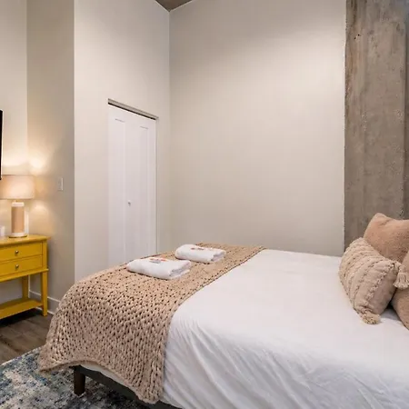 Mccormick Place Secret Oasis With Optional Parking For Up To 8 Guests Apartment *