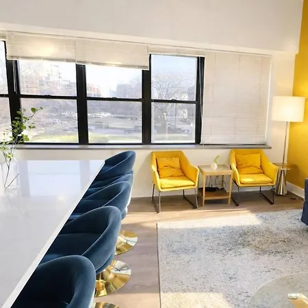 Mccormick Place 2br Spacious Corner Unit With Optional Parking Sleeps 6 Guests Near Soldier Field And Grant Park * Chicago
