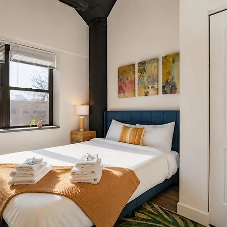 Apartment Mccormick Place 2br Spacious Corner Unit With Optional Parking Sleeps 6 Guests Near Soldier Field And Grant Park