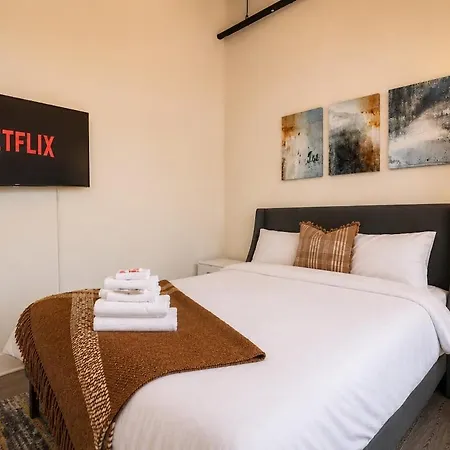 Apartment Mccormick Place 2br Spacious Corner Unit With Optional Parking Sleeps 6 Guests Near Soldier Field And Grant Park Chicago