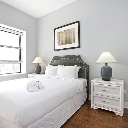 Apartment Two-bedroom On N Milwaukee Avenue Apt 4f Chicago