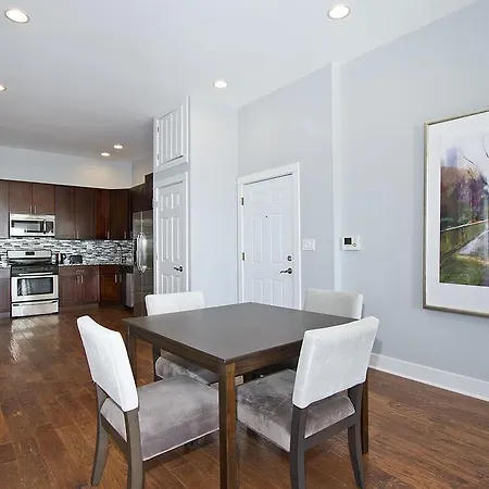 Two-bedroom On N Milwaukee Avenue Apt 4f *