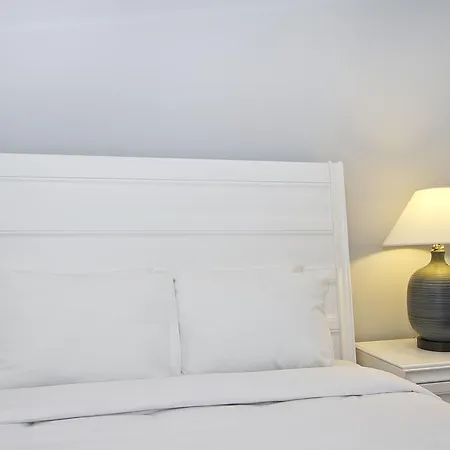 Two-bedroom On N Milwaukee Avenue Apt 4f Apartment Chicago