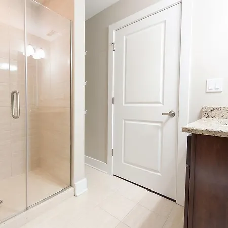 Two-bedroom On W Randolph Street Apt 6a Apartment *