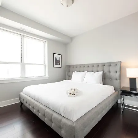 Two-bedroom On W Randolph Street Apt 6a Apartment