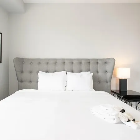 Apartment Two-bedroom On W Randolph Street Apt 6a Chicago