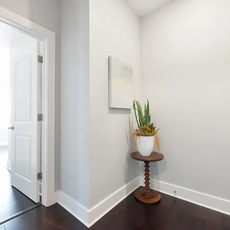 Apartment Two-bedroom On W Randolph Street Apt 6a