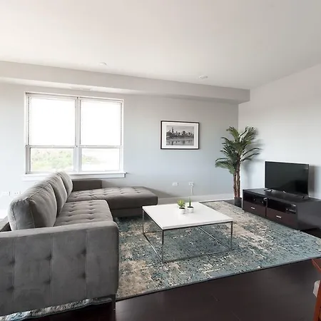 Apartment Two-bedroom On W Randolph Street Apt 6a *