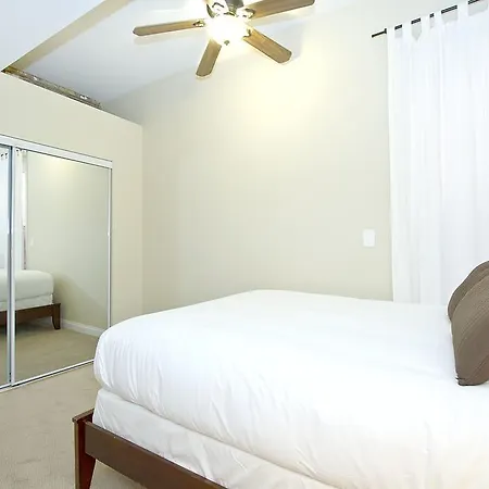 Three-bedroom On N Seminary Avenue Apt 2 Apartment *