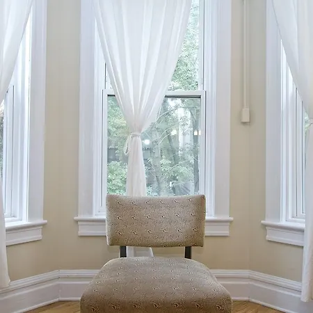 Three-bedroom On N Seminary Avenue Apt 2 *