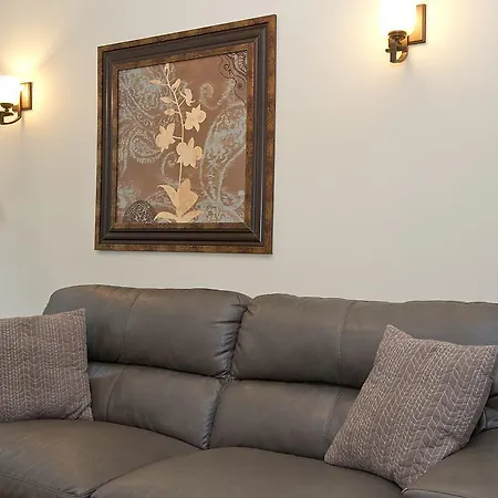 Apartment Three-bedroom On N Seminary Avenue Apt 2 Chicago