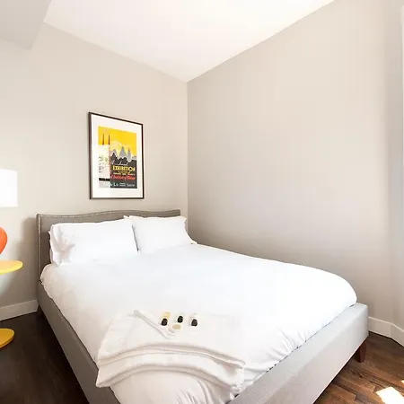 Three-bedroom On N Damen Avenue Apt 2e Apartment *