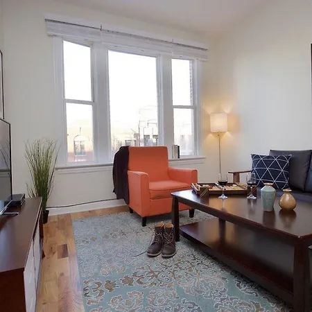 Three-bedroom On W Division Street Apt 3f Chicago