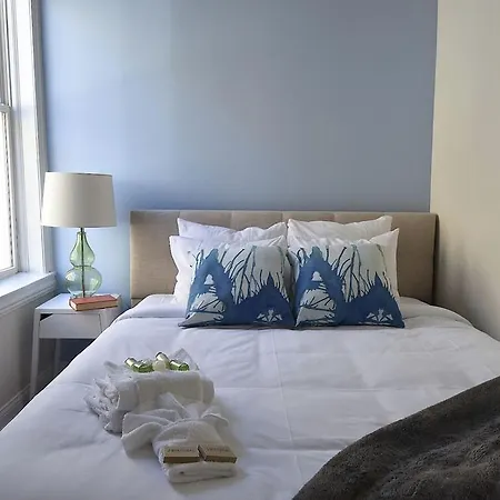Three-bedroom On W Division Street Apt 3f Apartment