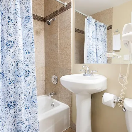 Studio On E Bellevue Place Apt 2c *