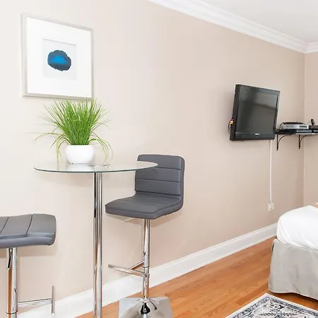 Studio On E Bellevue Place Apt 2c Apartment *